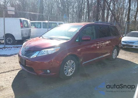 2015 Toyota Sienna Xle 8 Passenger z USA, uszkodzony, nr VIN 5TDYK3DC4FS543473
